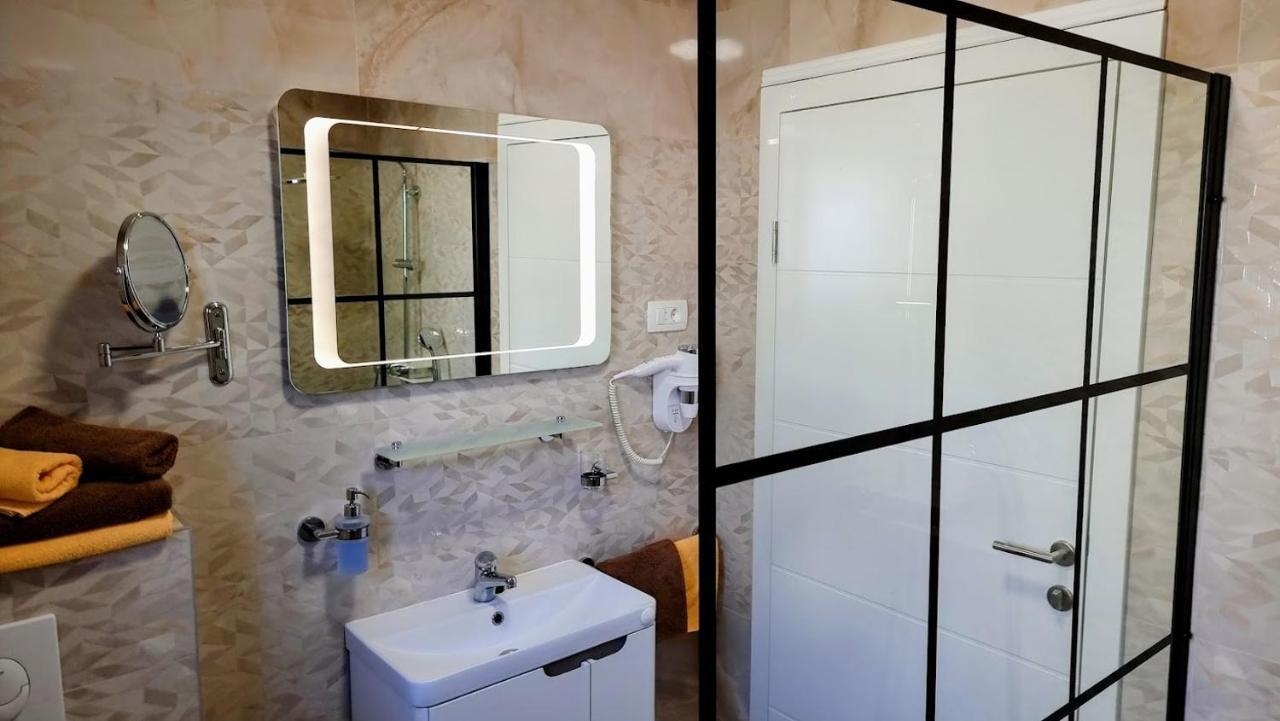 Dorijini Dvori Bed and Breakfast Baška Voda Buitenkant foto