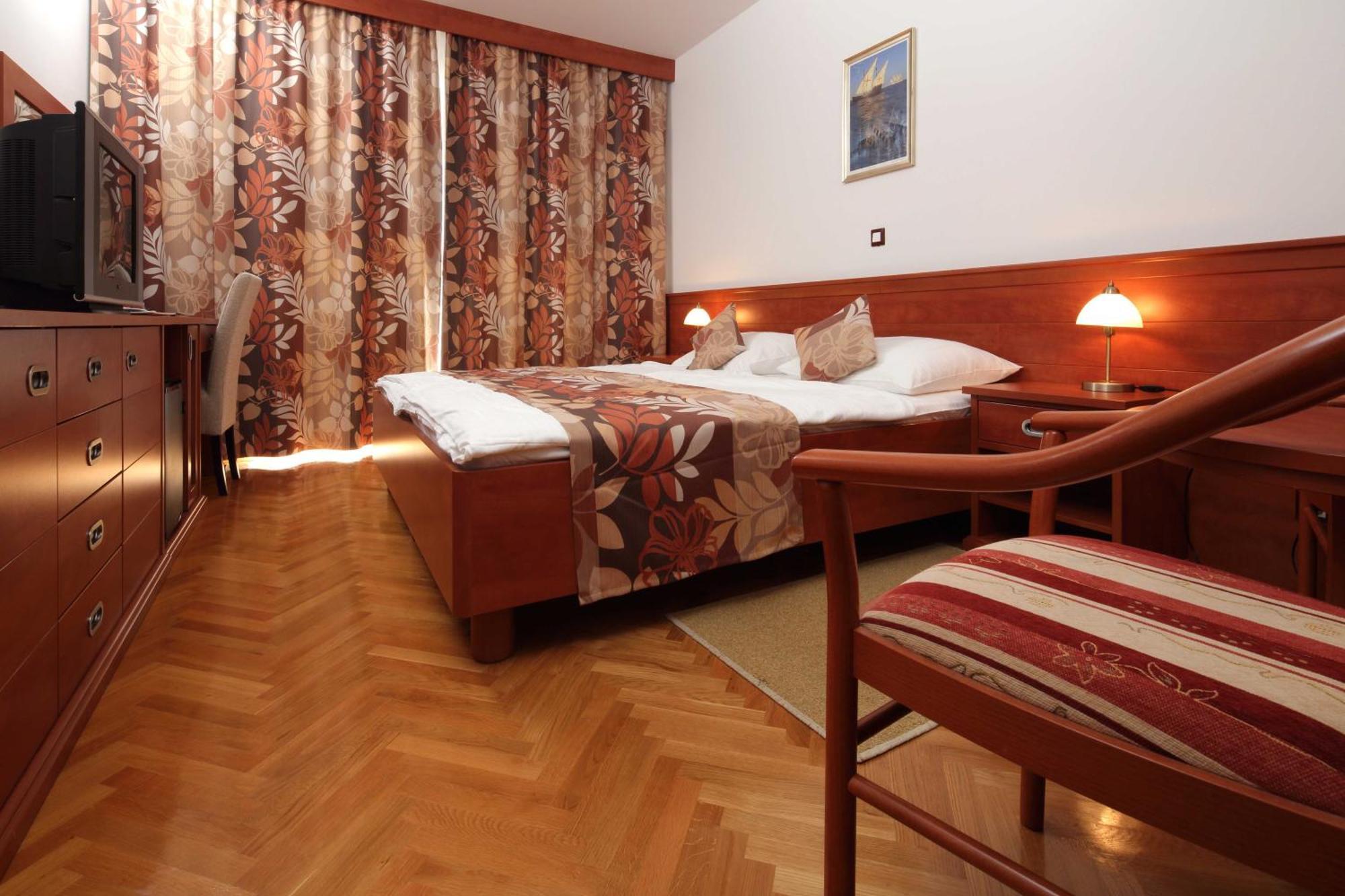 Dorijini Dvori Bed and Breakfast Baška Voda Kamer foto