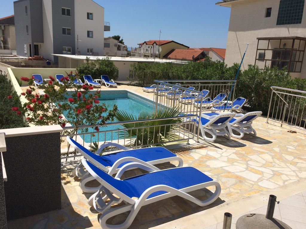 Dorijini Dvori Bed and Breakfast Baška Voda Buitenkant foto