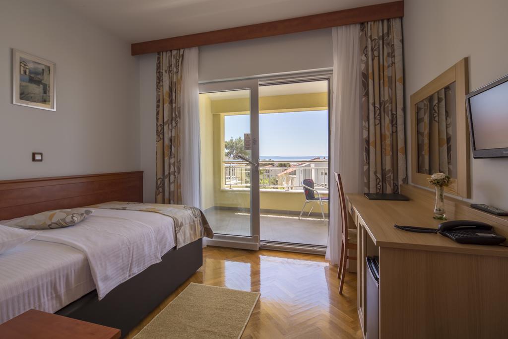 Dorijini Dvori Bed and Breakfast Baška Voda Buitenkant foto