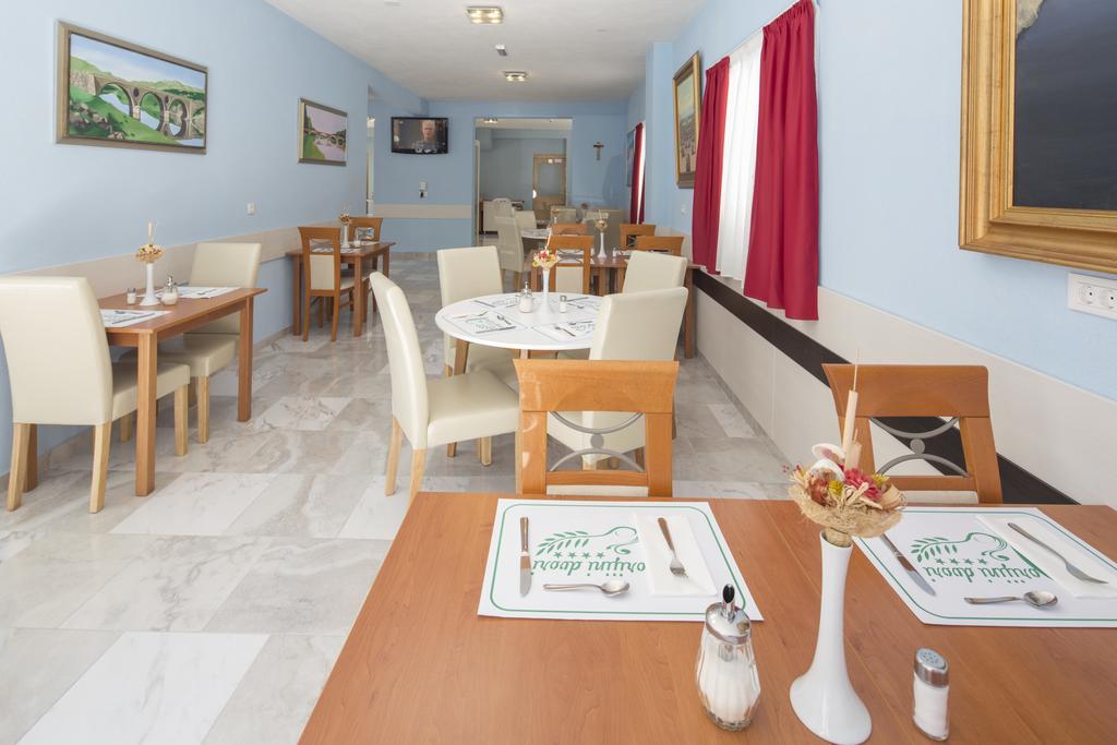 Dorijini Dvori Bed and Breakfast Baška Voda Buitenkant foto