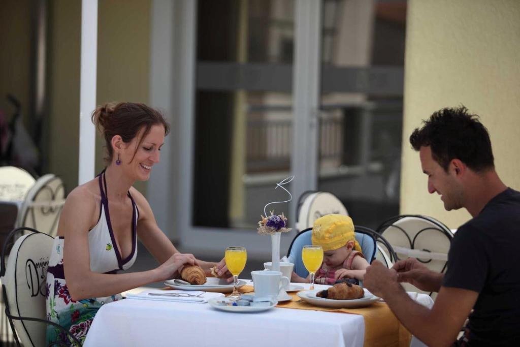Dorijini Dvori Bed and Breakfast Baška Voda Buitenkant foto