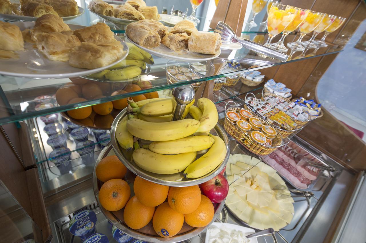 Dorijini Dvori Bed and Breakfast Baška Voda Buitenkant foto