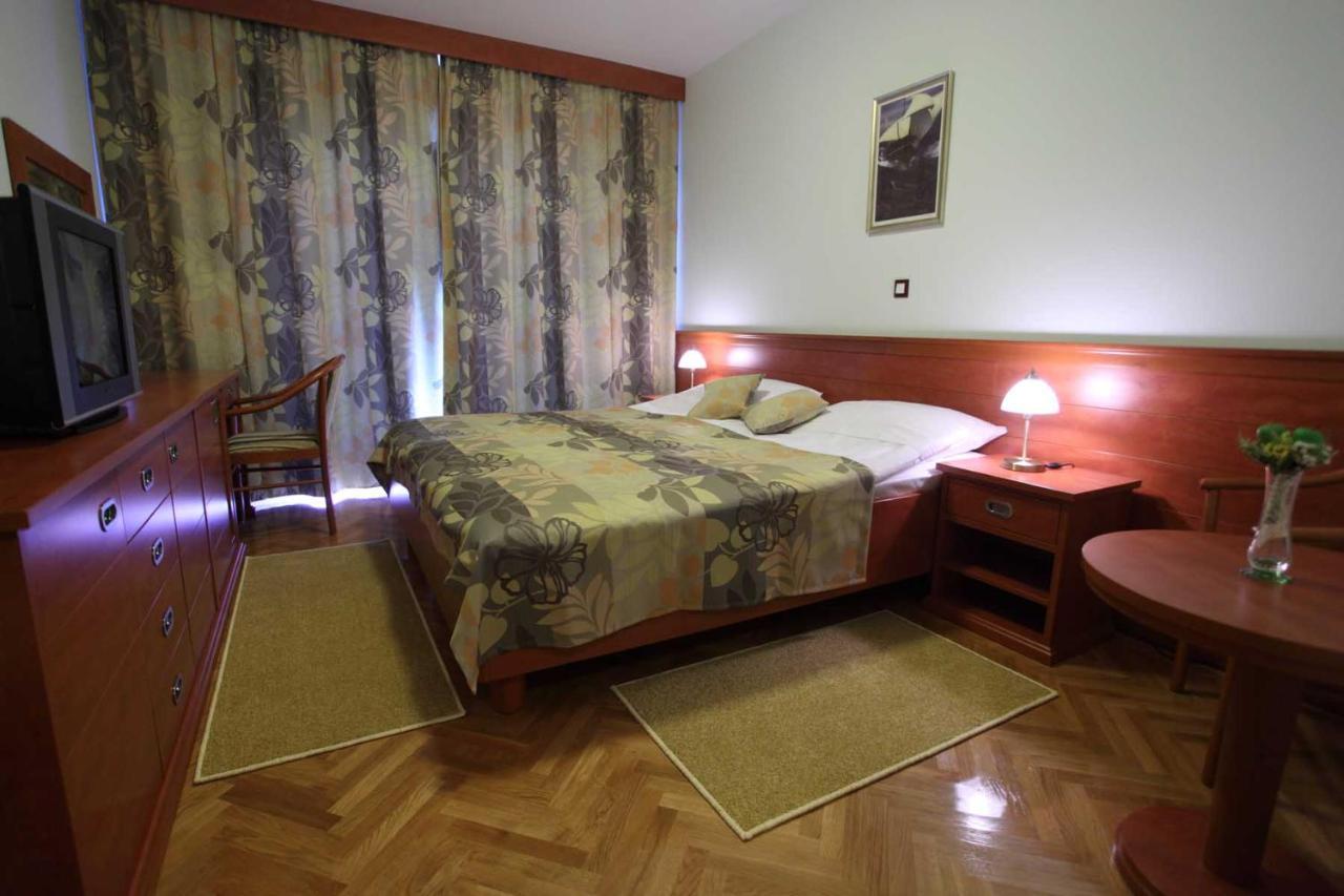 Dorijini Dvori Bed and Breakfast Baška Voda Buitenkant foto
